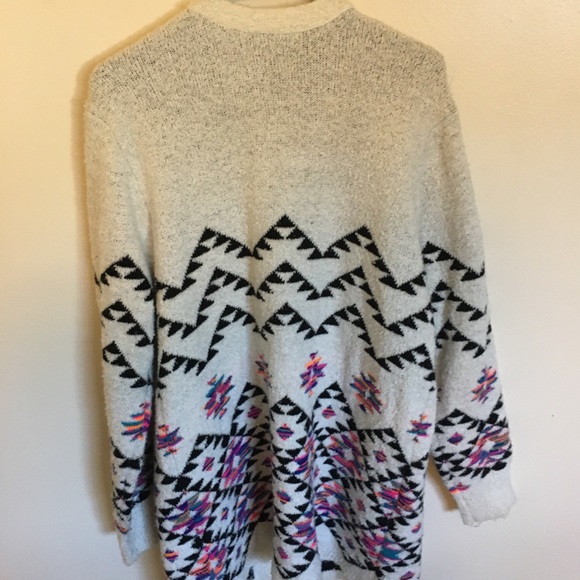No boundaries geometric print sweater - Picture 2 of 2